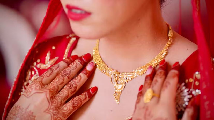 Gold Rate in Pakistan Posts Over Rs. 3,000 Per Tola Increase